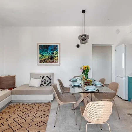 Mule House * Ano Siros