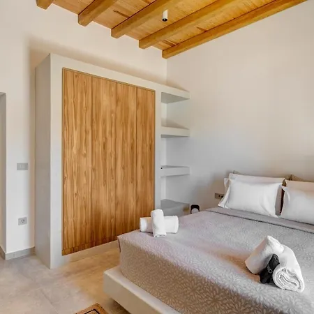 Mule House Ano Siros