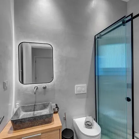 Mule House Ano Siros